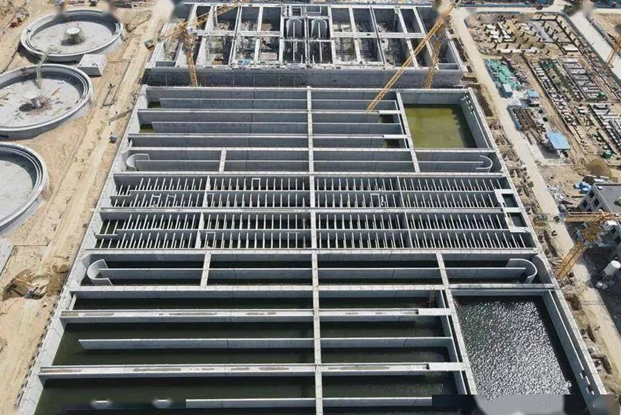 Shandong Yulong石油化学工業団地下水処理プラントプロジェクト-下水処理プラント二次沈降タンク汚水タンクとスカムタンクパイプライン